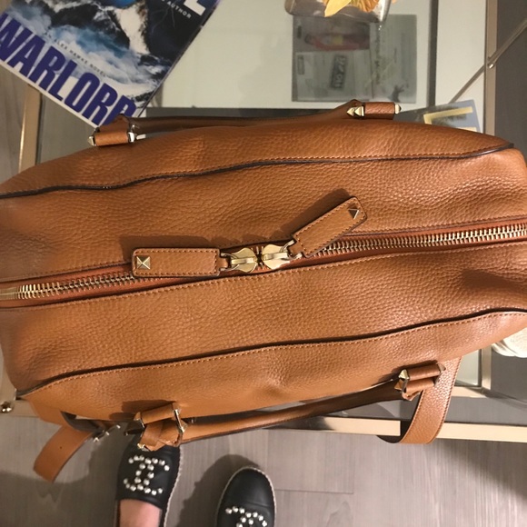 ✨✨✨Valentino Studded Bag✨✨✨ 100% Authentic - Picture 4 of 8